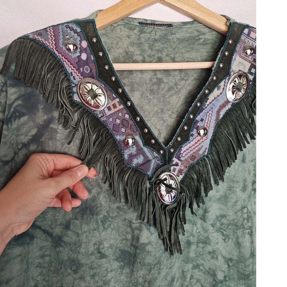 Western Fringe Embellished V Neck Shirt Green Tie Die Tee Conch Silver L XL Art - Picture 6 of 10